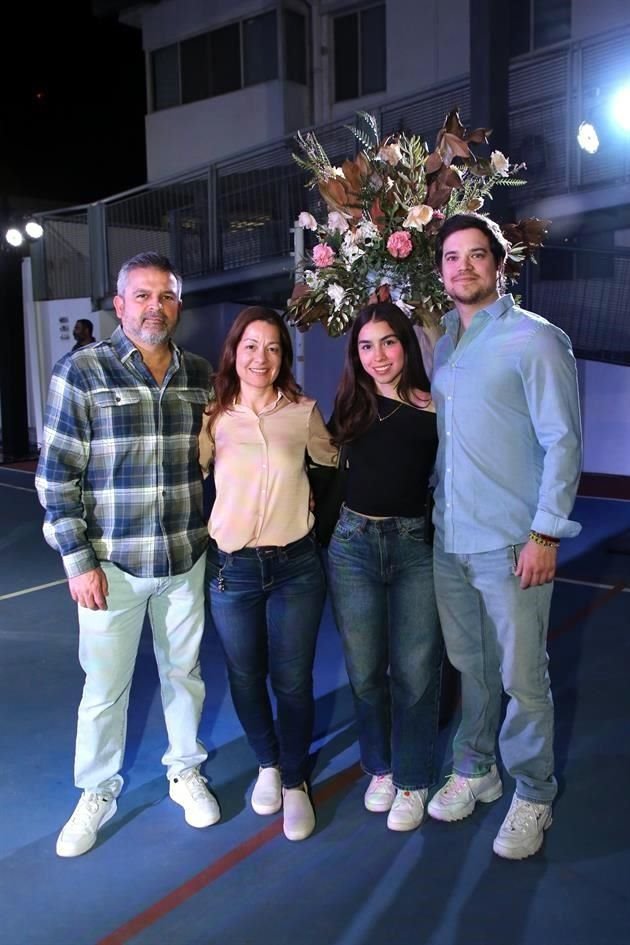 Eliud Gómez, Verónica Garza, Fernanda Gómez y Jubert Oyervides