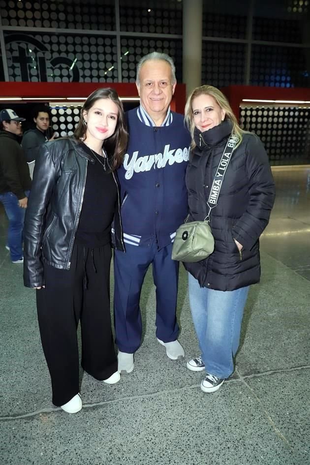 Jacky Escalona, Raúl Escalona y Jocelyn Casaña