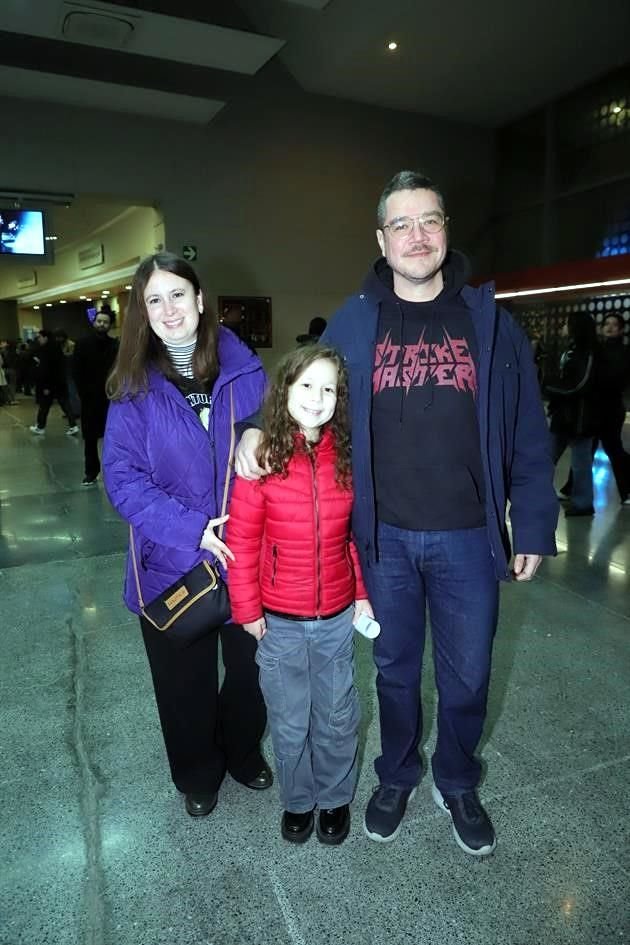 Claudia Urbina, Eva Treviño y Mario Treviño