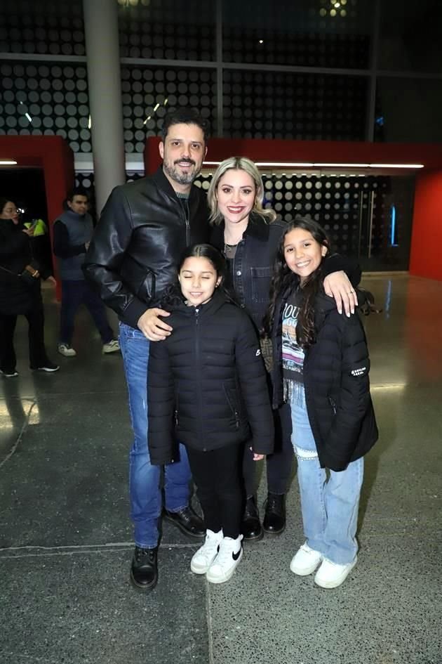 Alejandro Páez, Eva de Páez, Paula Páez y Emma Páez