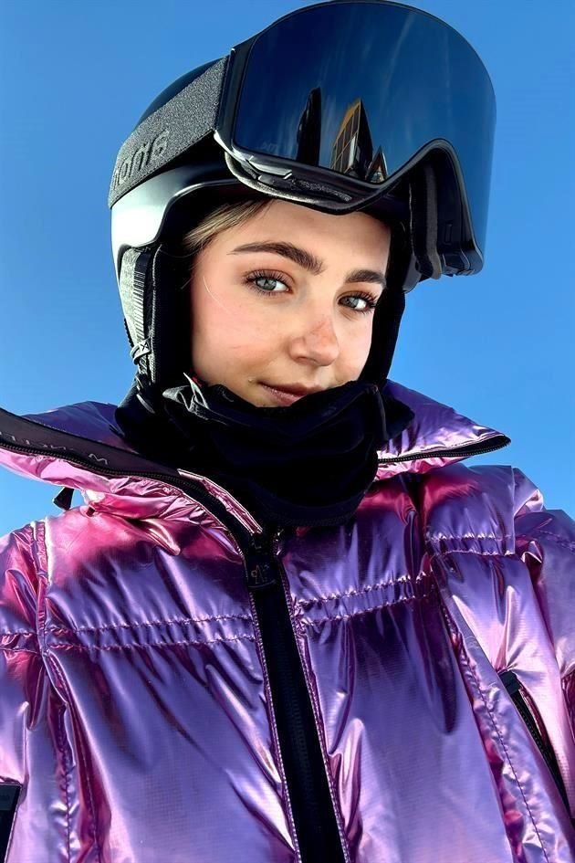 Daniela Díaz en Courchevel, una estación de esquí situada en los ALPES FRANCESES.