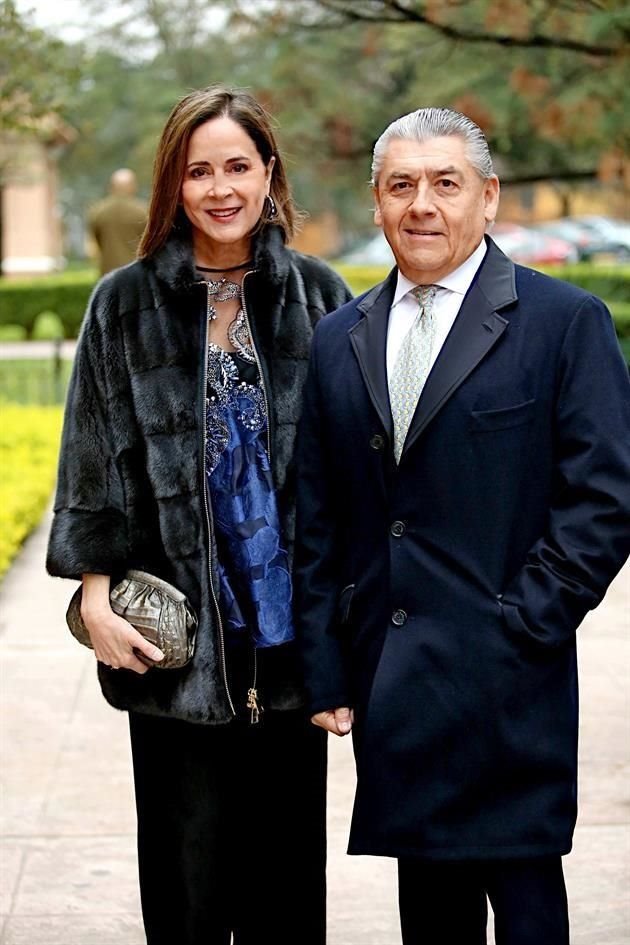 Eva Garza de Fernández y José Antonio Fernández Carbajal<br>