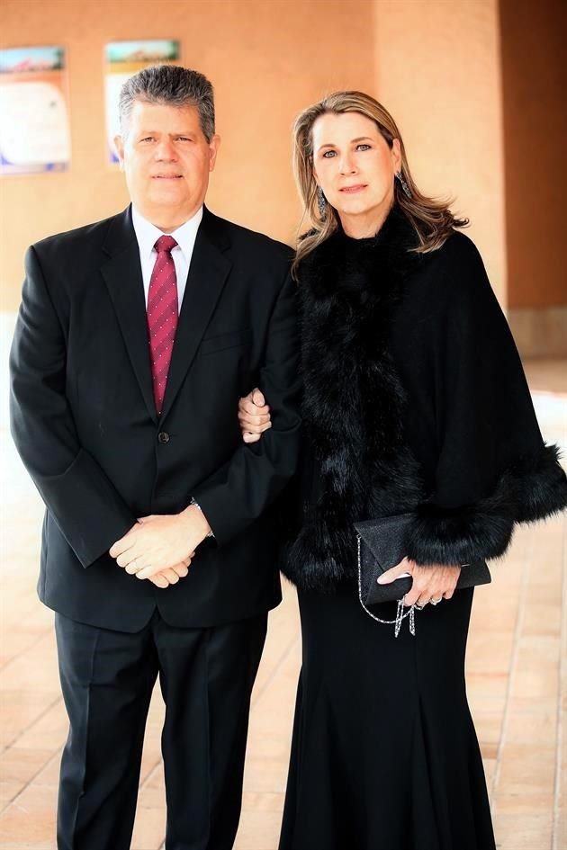 Gerardo Santos y Lourdes de León