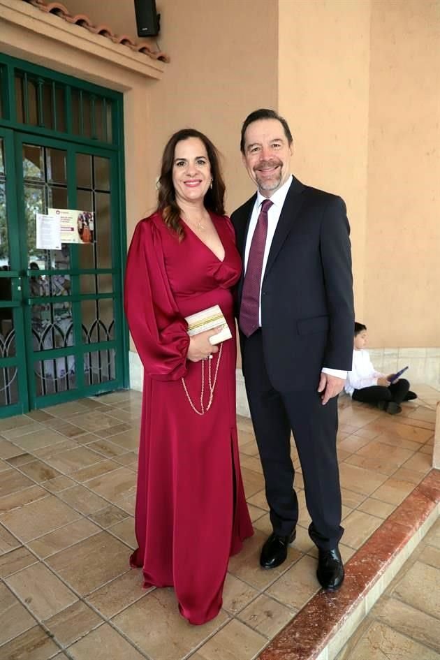Beatriz Ayala de González y José Antonio González