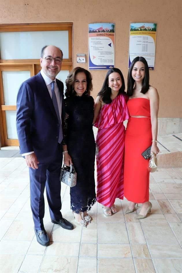 Carlos Montaño, Luly Ravizé de Montaño, Eugenia Montaño y Bárbara Cantú