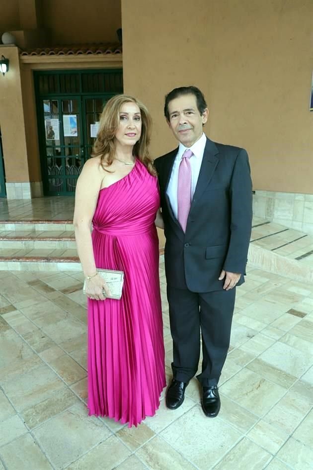 Lauren Guzmán de Garza y Rubén Garza Páez
