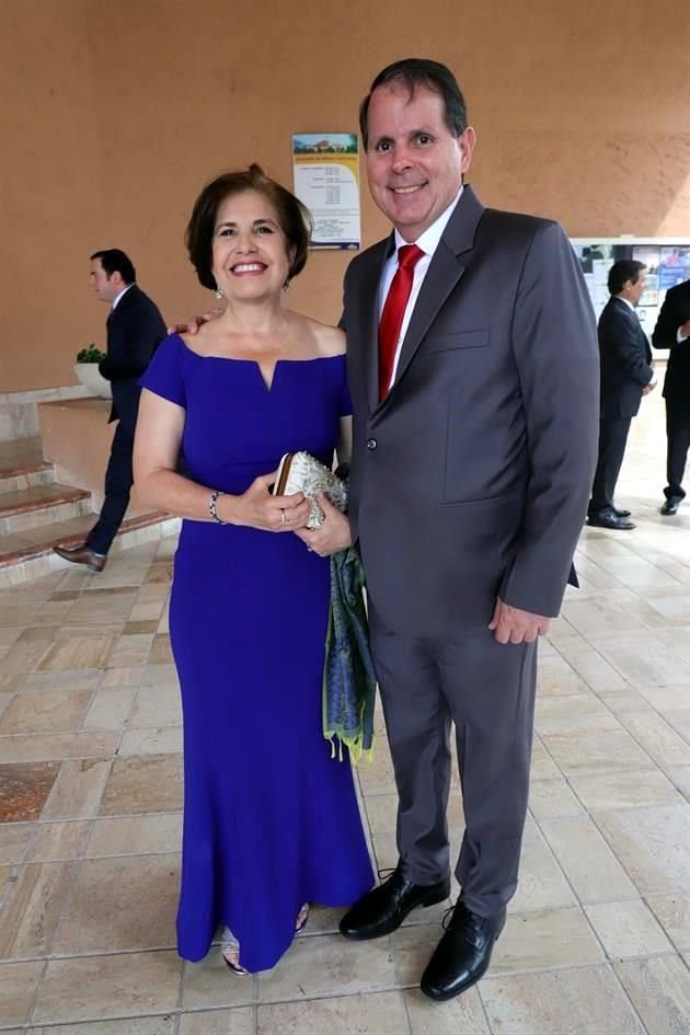 Adriana Cantú y Pablo Elizondo