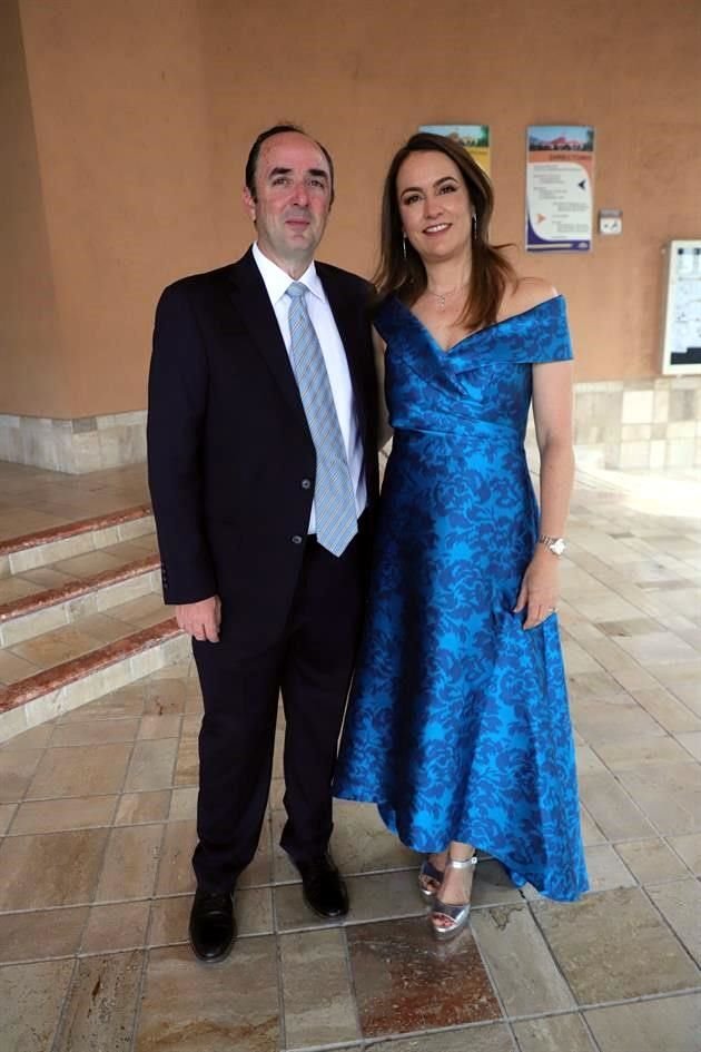 Ángel Cueva y Marilú Reyes de Cueva