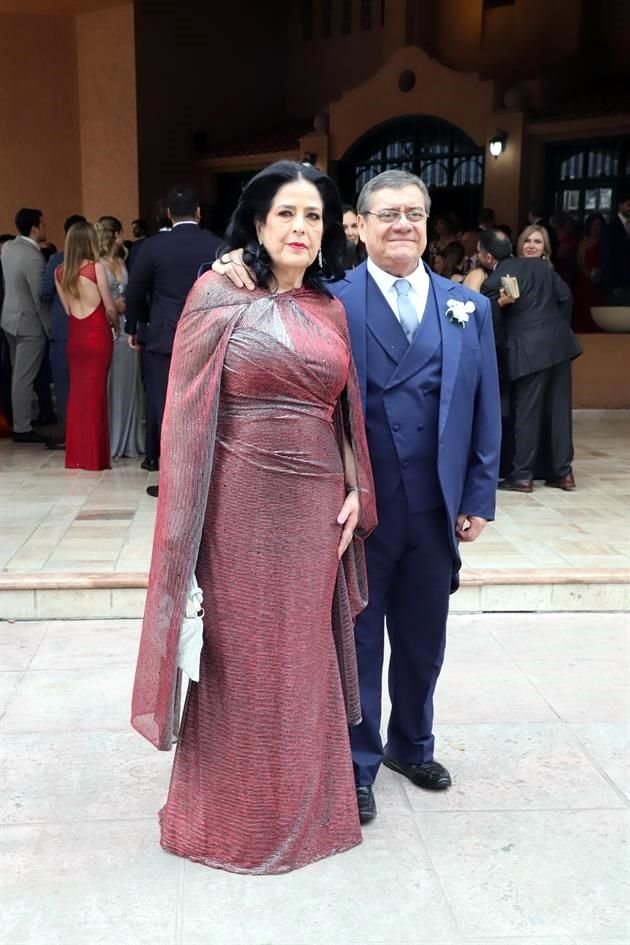 Lucía Boesch Garza y Guillermo Hernández Tovar, papás del novio