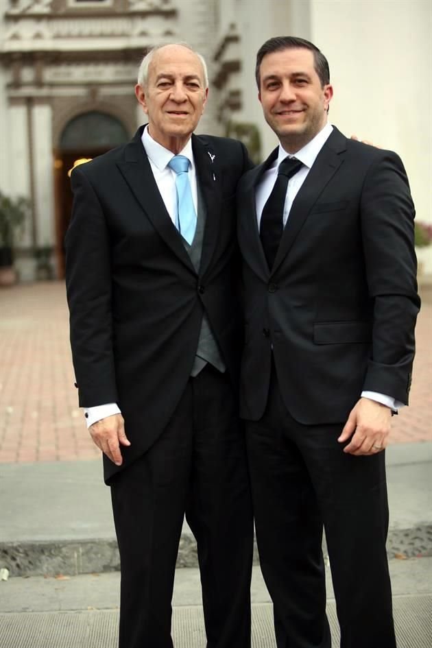 Ricardo Martínez, papá del novio; y Ricardo Martínez