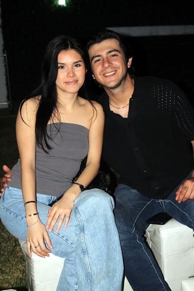 Lizete Dávila y Víctor Martínez