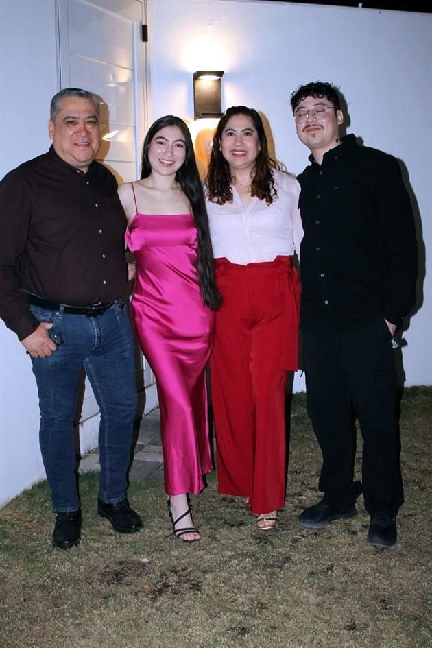 Héctor Campos, Melina Campos, Laura Hernández y Maximiliano Campos