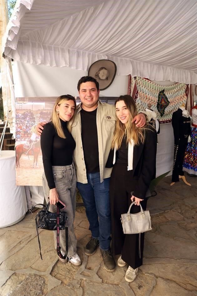 Paulina Lozano, Mauricio Gutiérrez y Victoria Lozano