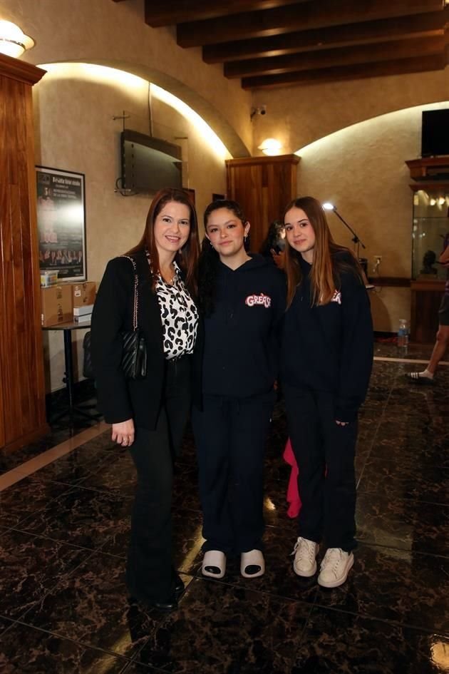 Patricia Bermea de Garza, Patricia Garza y Camila Rodríguez