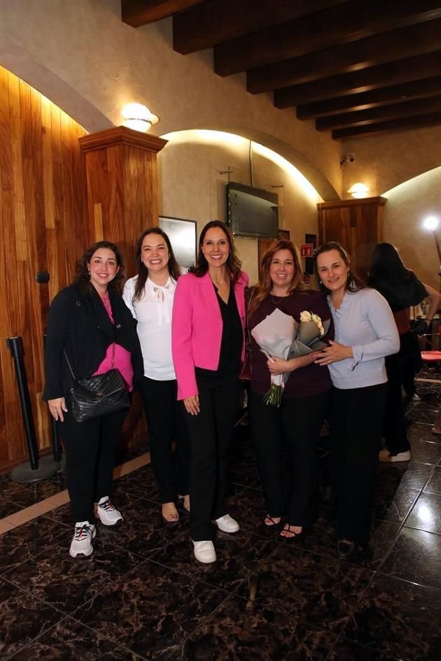 Mayela Ramos, Alicia Páez, Yolanda Cárdenas de Martínez, Gina Ramos y Mariana González