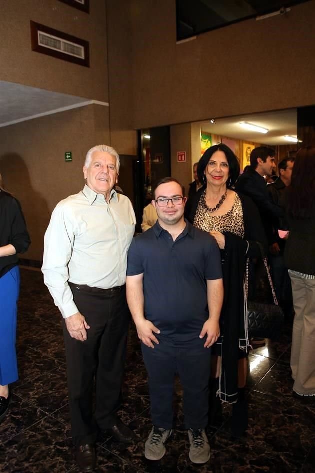 Alberto Martínez, José Valero y Nora Sada de Martínez