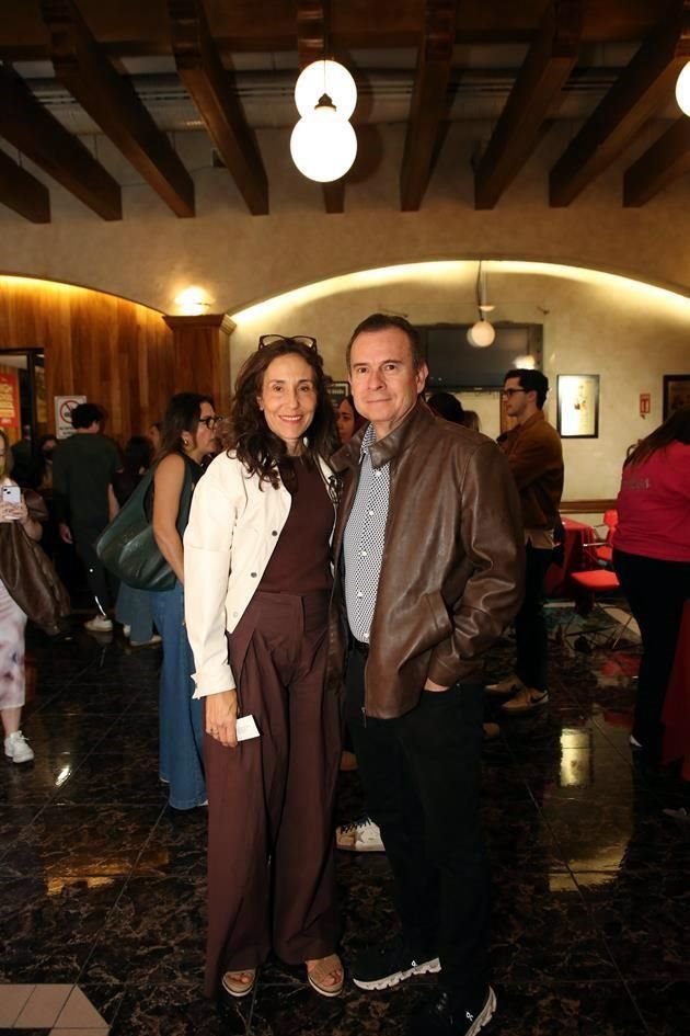 Maricarmen de González y Alfonso González