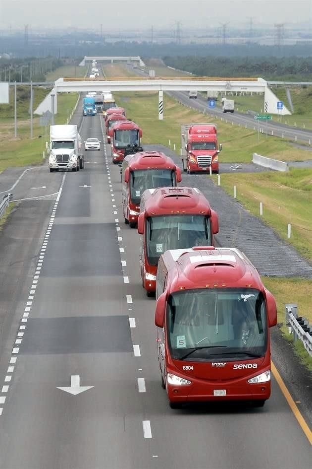 Parte rumbo a Laredo el primer contingente del Programa de Vacunación Transfronterizo.