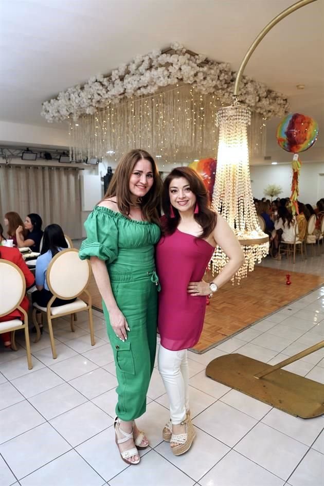 Paty Elizondo de Cantú y Nora González de Cantú