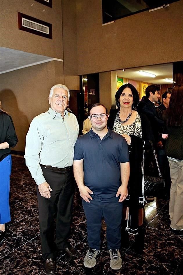 Alberto Martínez, José Valero y Nora Sada de Martínez