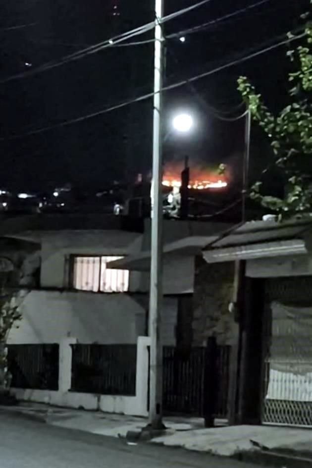 En el lugar se quemaba basura que alcanzó pastizal y matorral bajo.
