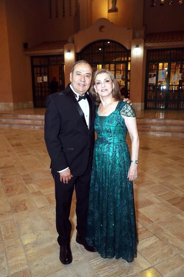 FAMILIA DE LA NOVIA Sergio González González y Alma Gloria Pedraza de González