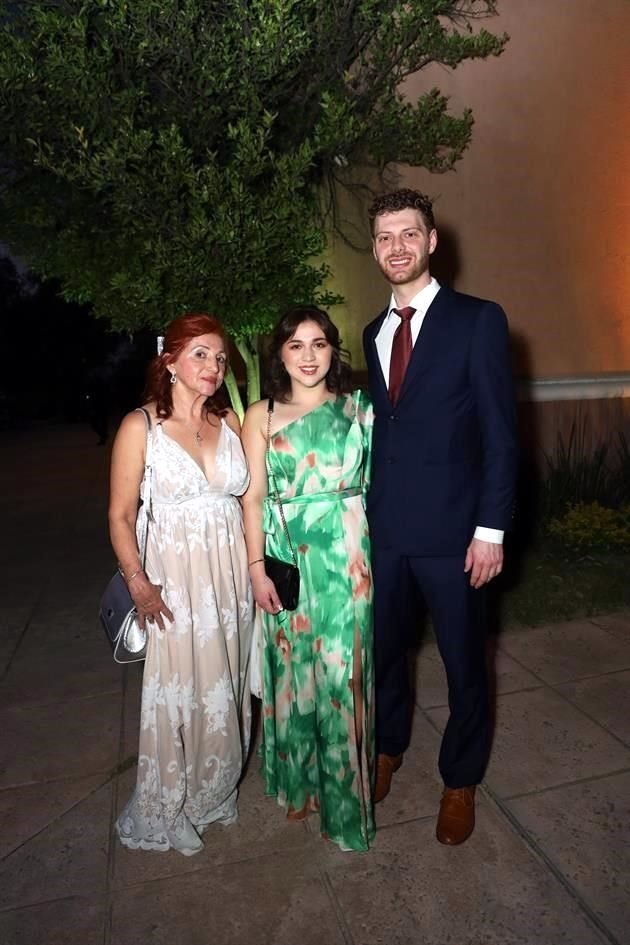 María Luisa García, Luisa Solís y Austin Rehrauer