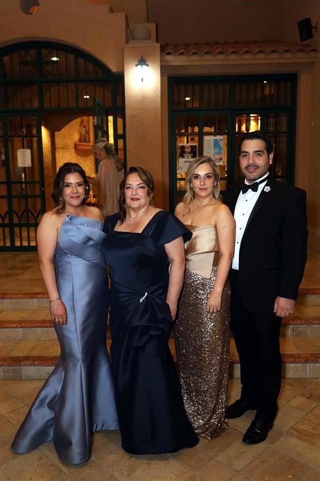 FAMILIA DEL NOVIO Gabriela Fernández, María Gabriela de la Garza Herrera, Mónica Treviño de Fernández y Jorge Fernández