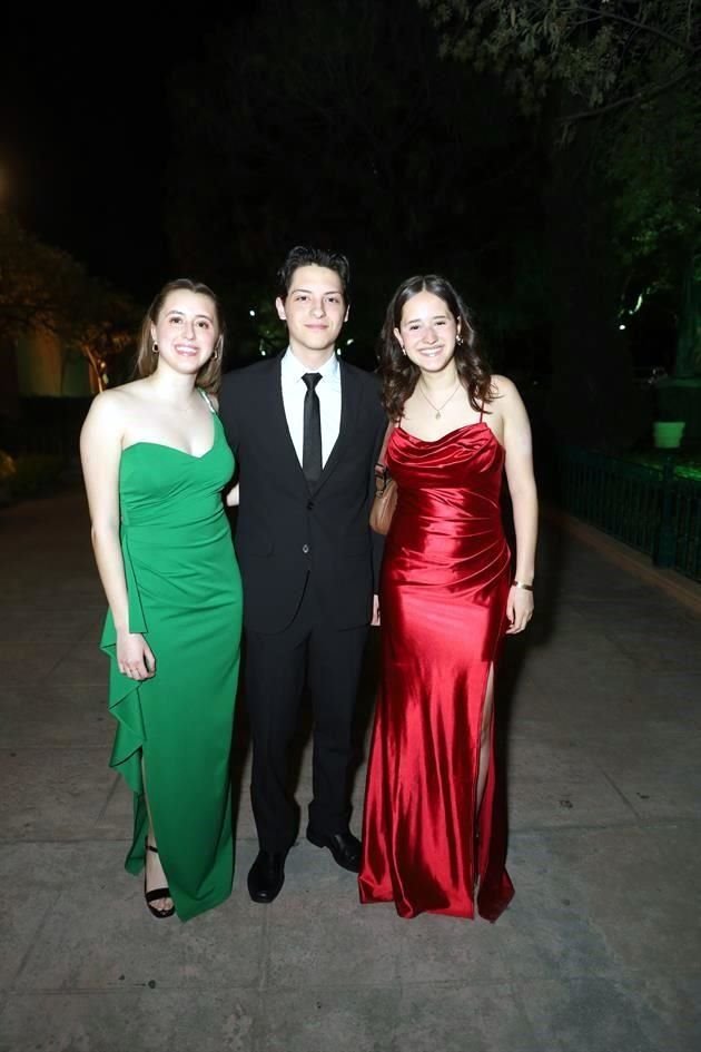 Mariana Elizondo, Patricio Ballesteros y Miranda Elizondo