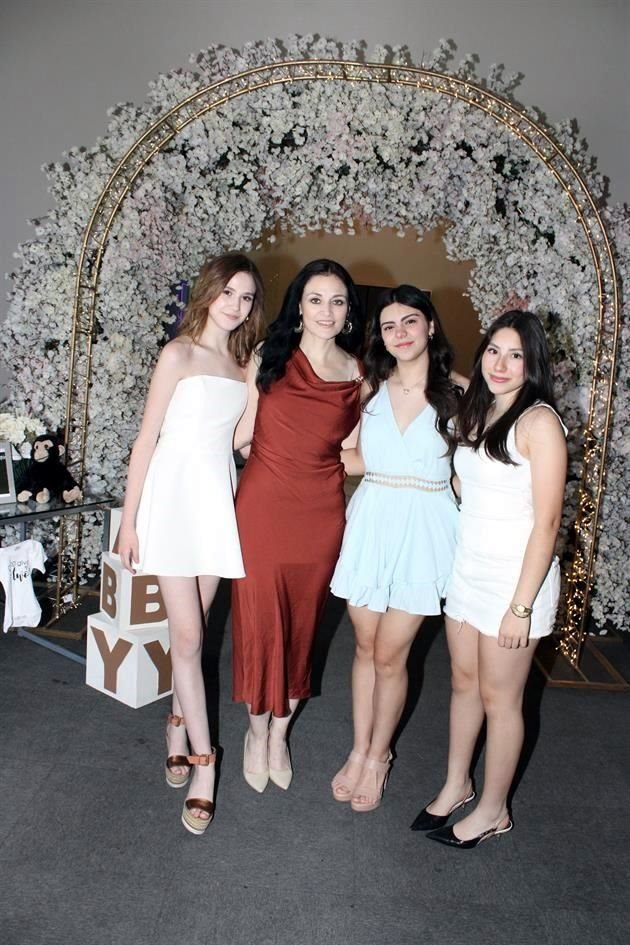 Barbara Kreidler, Verónica Ibarra de Kreidler, Karen Téllez y Elisa Altamirano