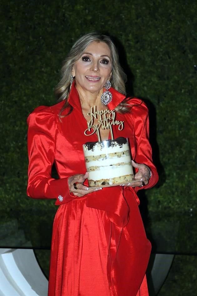 Adriana Cantú