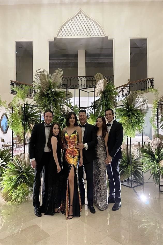 Pablo García de Alba, Daniela Treviño Quiroga, Estefanía González Vallejo, Eduardo de la Garza de la Garza, Noris Valle Galarza y Jorge Villarreal