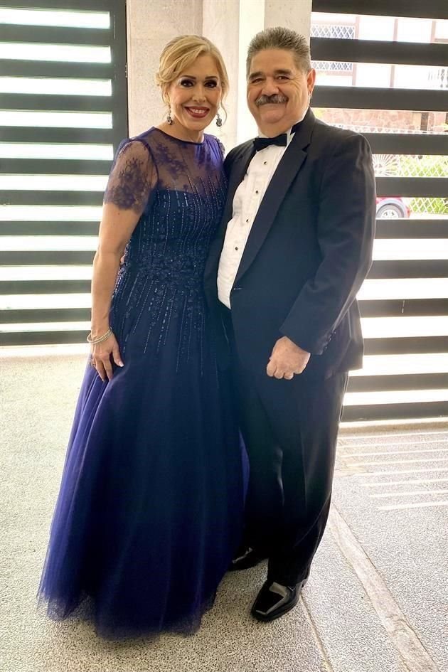 Malu Charur de Martínez y Guillermo Martínez Cantú