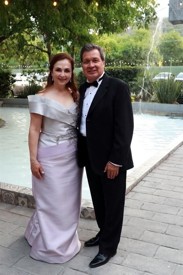 Elisa Garza de Garza y Gerardo Garza Loredo