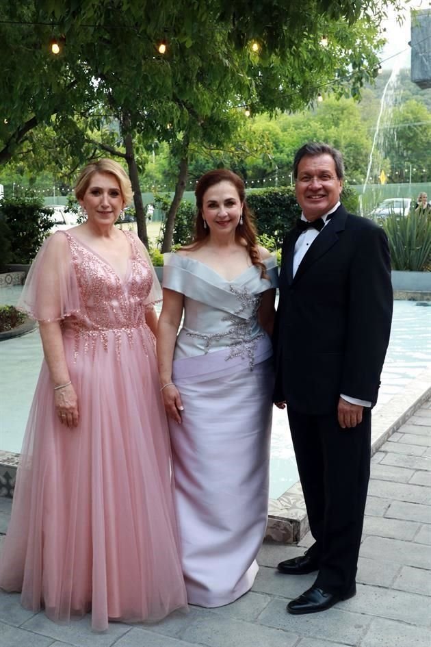 Oralia Saldívar Rodríguez, Elisa Garza de Garza y Gerardo Garza Loredo