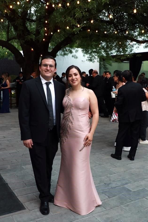 Juan González y Jéssica Garza