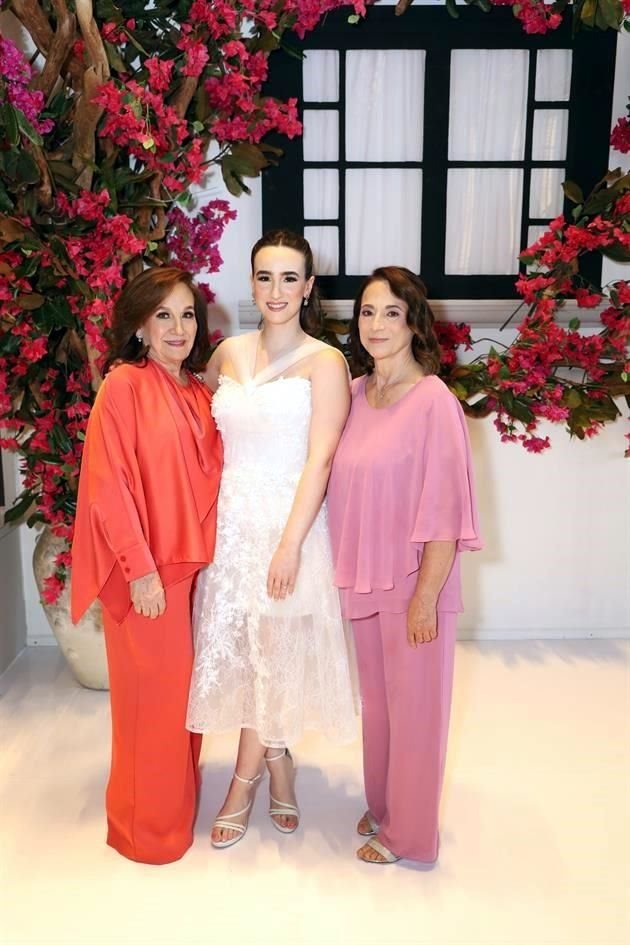 Graciela García de Zambrano, Cecy Zambrano y María Antonieta Arellano