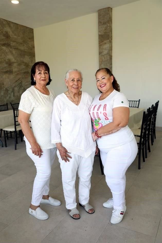 Priscy Elizondo, Felipa Ávila y Betty Elizondo