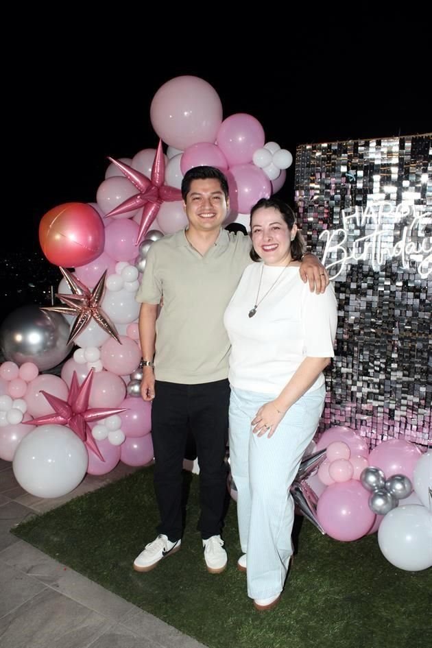 Pedro Alvizo y Fernanda Flores