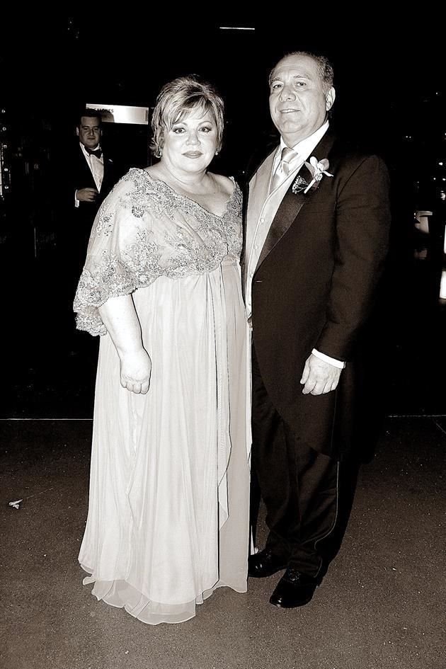 CON SU ESPOSO. José Domingo Pompa González