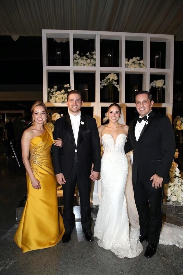 Karla Perales Fernández, José Luis Doria, Karla Leal Perales y Edgar Leal