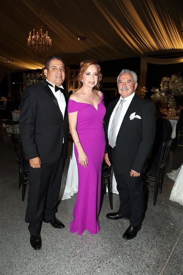 Cruz Huerta, Marcela Perales y Álvaro Perales