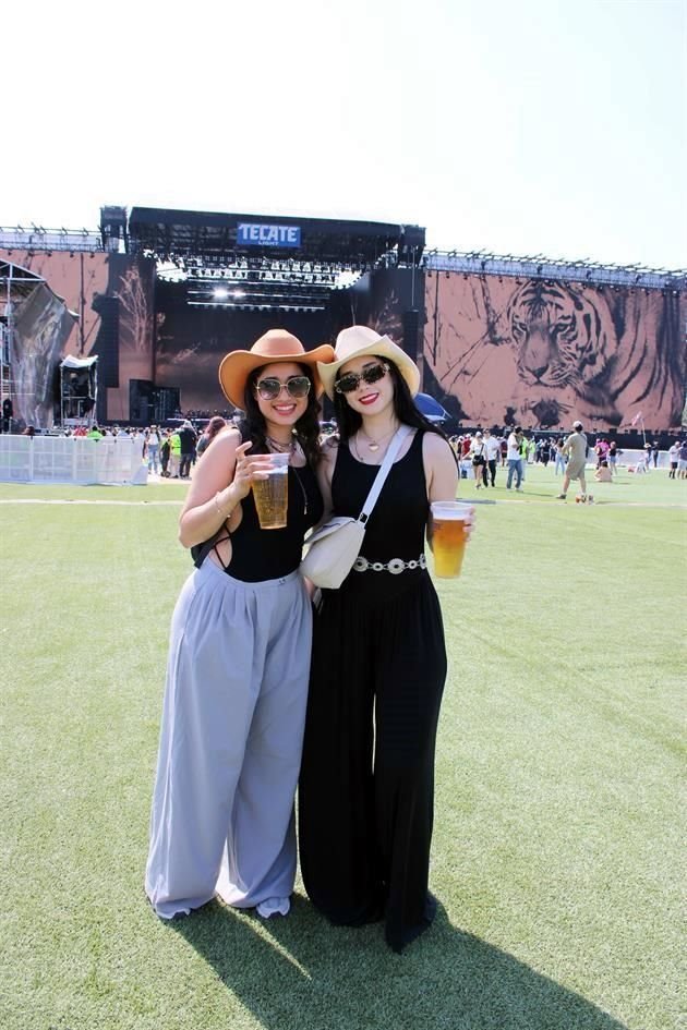 Gisele Constantino y Ximena Chavana