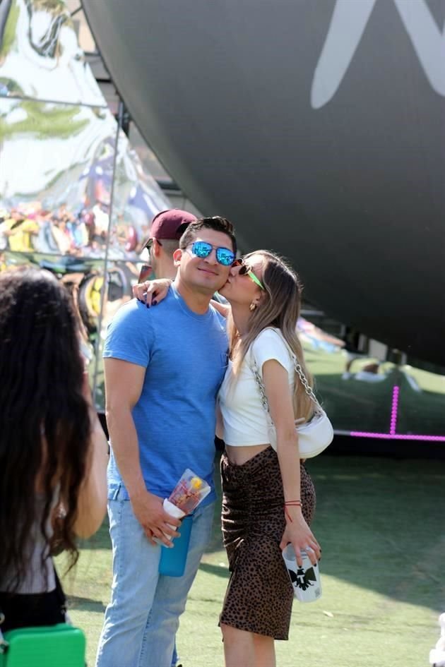 Julio Rojas y Daniela Mireles 