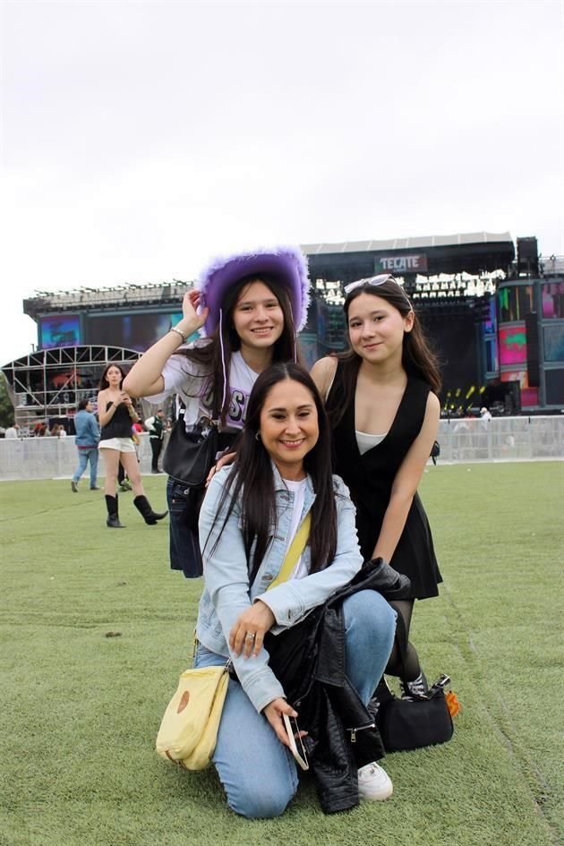 Jimena Montemayor, Claudia Guajardo y Sara Montemayor