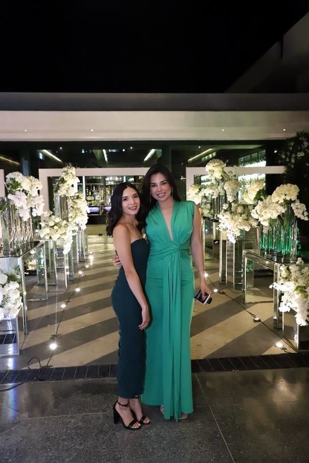 Irene de la Garza y Natalia Guajardo