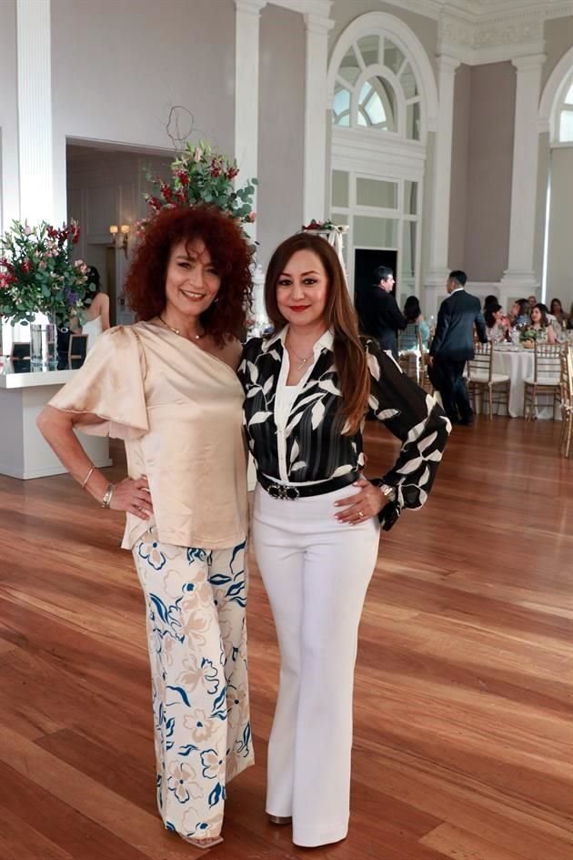 Nora González de Benítez y Lupita Córdoba
