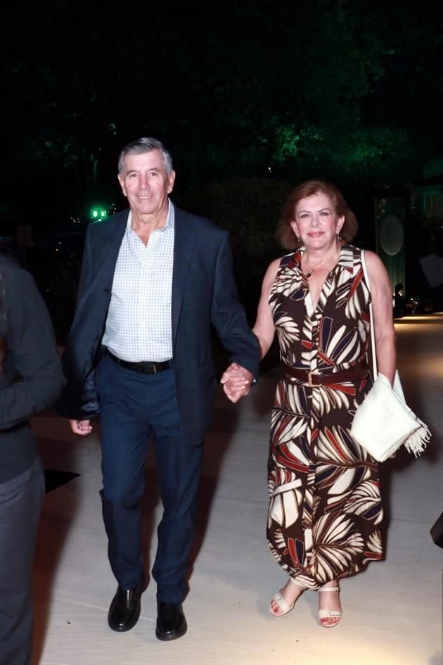 Felipe Flores Guajardo y Myrna Escamilla de Flores