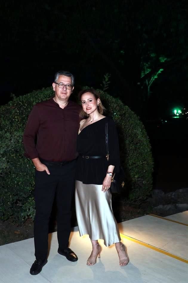 Javier Fuentes y Marcela Alanís
