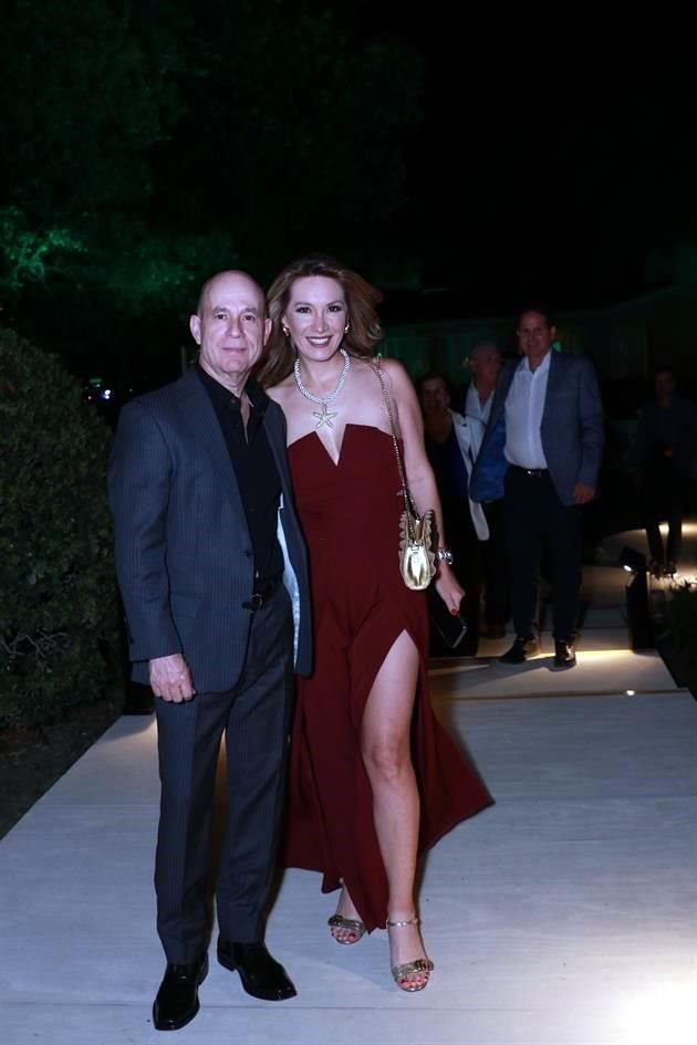 Jorge González García y Maribel Villarreal de González
